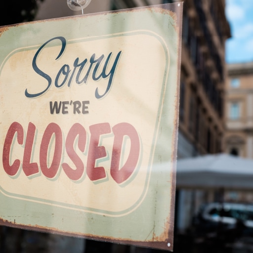 ‘Sorry we’re Closed’ on a sign in a bank window. A history of bank failures in the U.S.